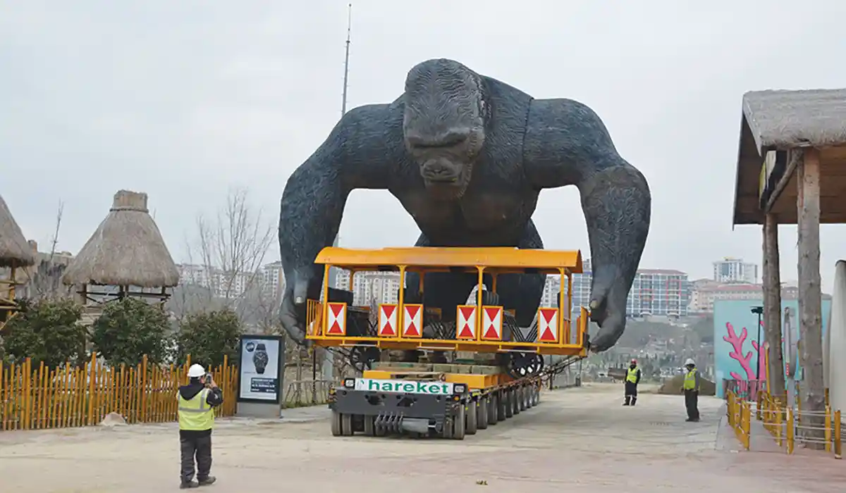 Goldhofer's PST/SL-E and a taxi ride for King Kong