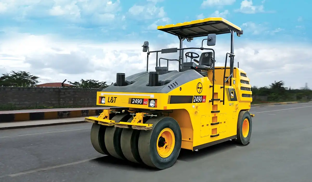 The latest KOMTRAX version offers web-based monitoring of Komatsu equipment