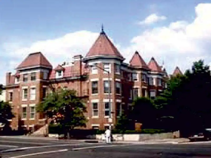 Slate, clay tiles and lime-terraced roofs