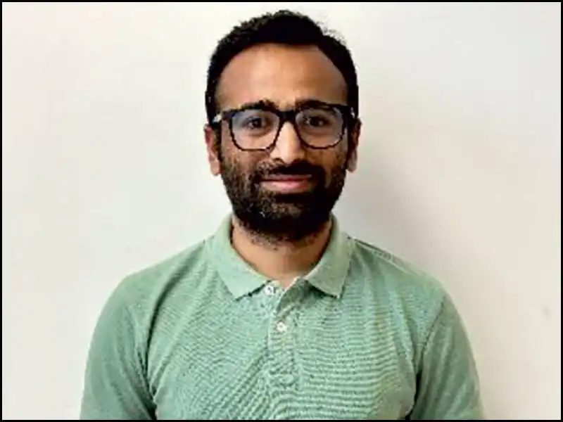 Blending virtual information with the real-world view