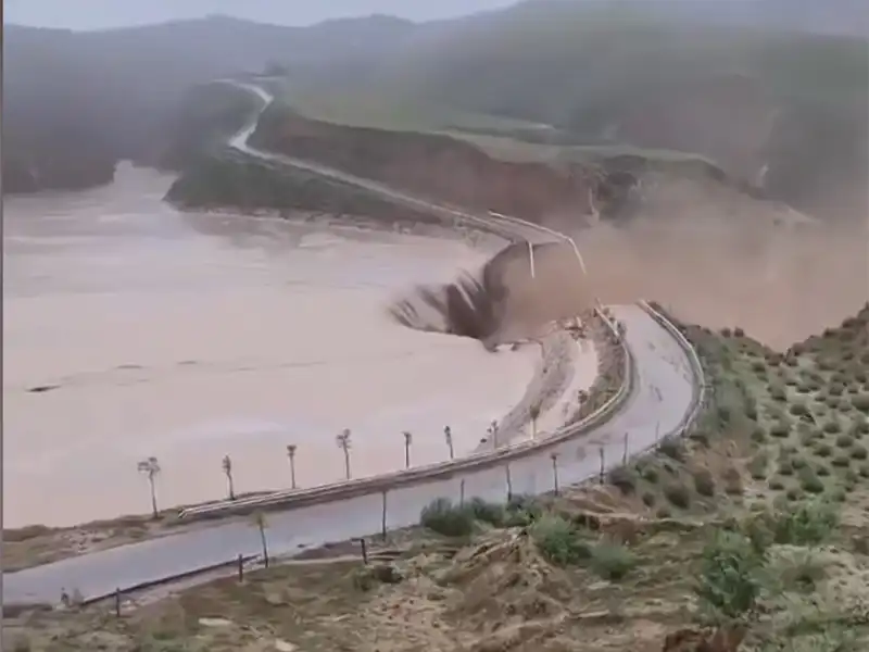 Construction, particularly of critical infrastructure projects