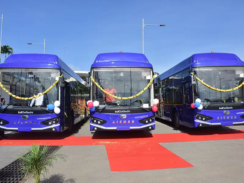 Eichers-Electric-Tarmac-Buses