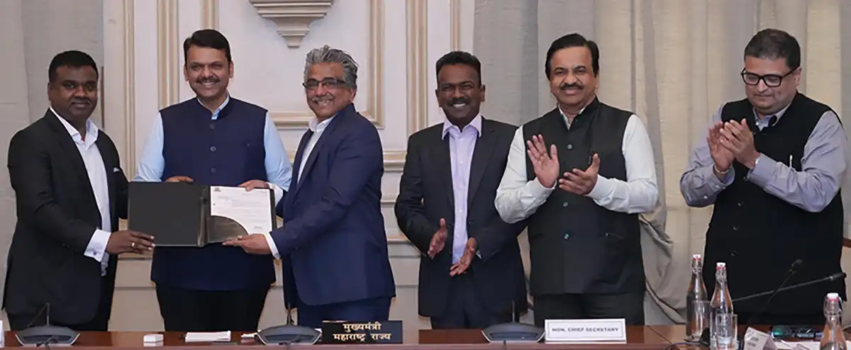 Maharashtra CM Devendra Fadnavis presenting Letter of Comfort for 100 acres to Rajendra Chodankar, Chairman, RRP Electronics.jpeg